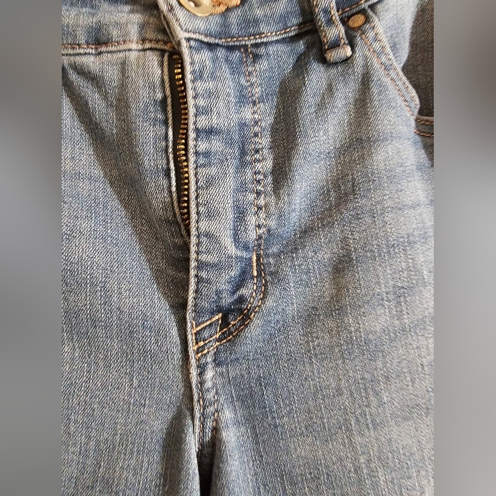 FRAYED JEANS High Rise Straight Jeans - Picture 3 of 7